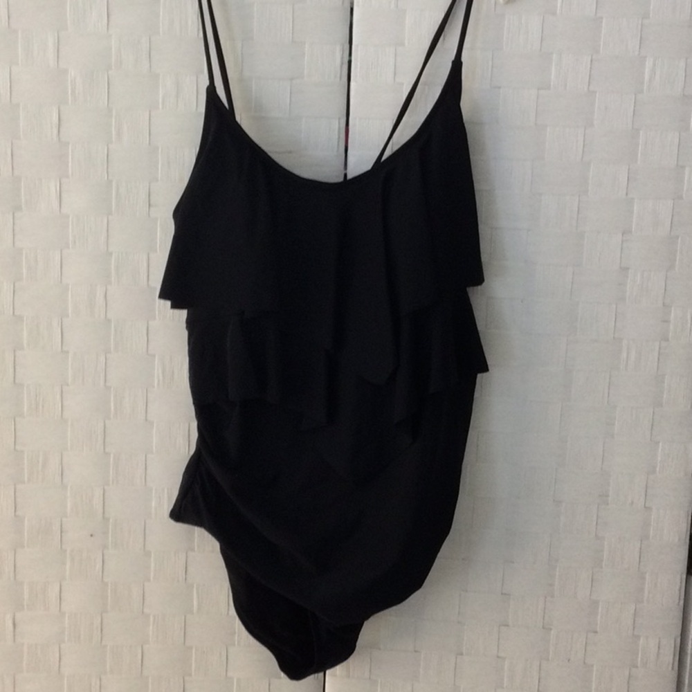 Elegant Black Ruffled Women's Swimsuit NWOT #618